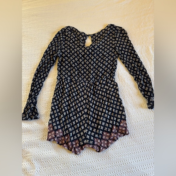 Cape Juby size medium long sleeve romper - Picture 2 of 3